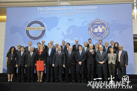 4��25�գ��������׶���ʢ�٣��μ��������к͹��ʻ��һ�����֯(IMF)���Ϸ�չίԱ�����Ĵ����ڻ��鿪ʼǰ��Ӱ���»�������ž���